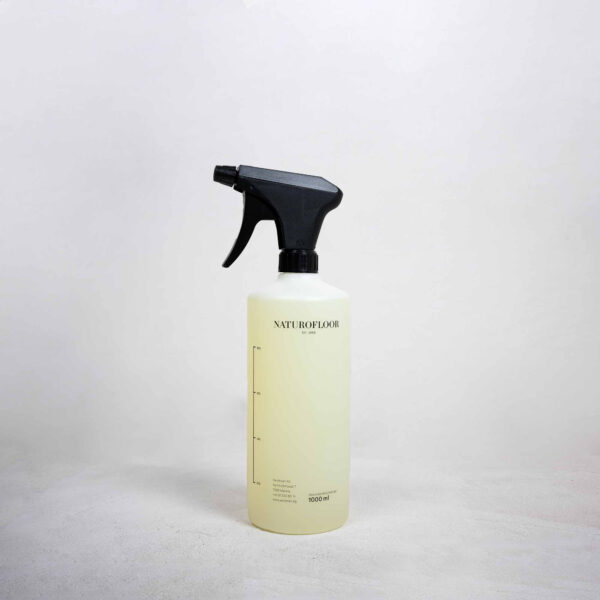 Naturofloor sanitary cleaner with spray head